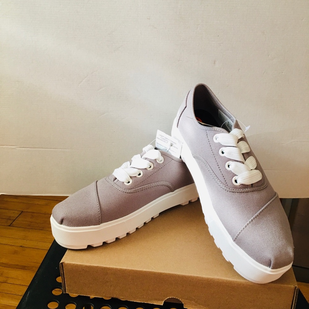 TOMS GREY LUG PLATFORM SNEAKER WOMEN’S SIZE 9.5 NWT